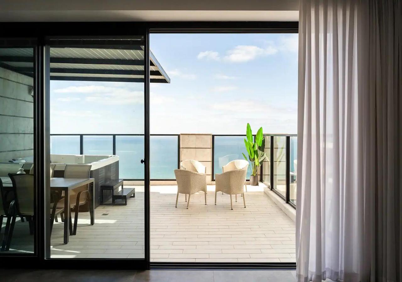 Апартаменты Oַ&O Group- Luxury Penthouse Jacuzzi Sea 36 Floor Бат-Ям Экстерьер фото